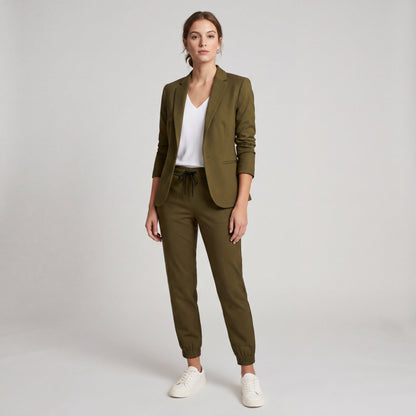 BEATRIZ | ELEGANCIA MODERNA EN UN TRAJE CÓMODO