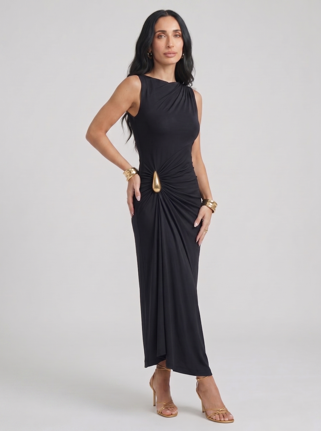 Cinthia | Vestido elegante con enganches dorados
