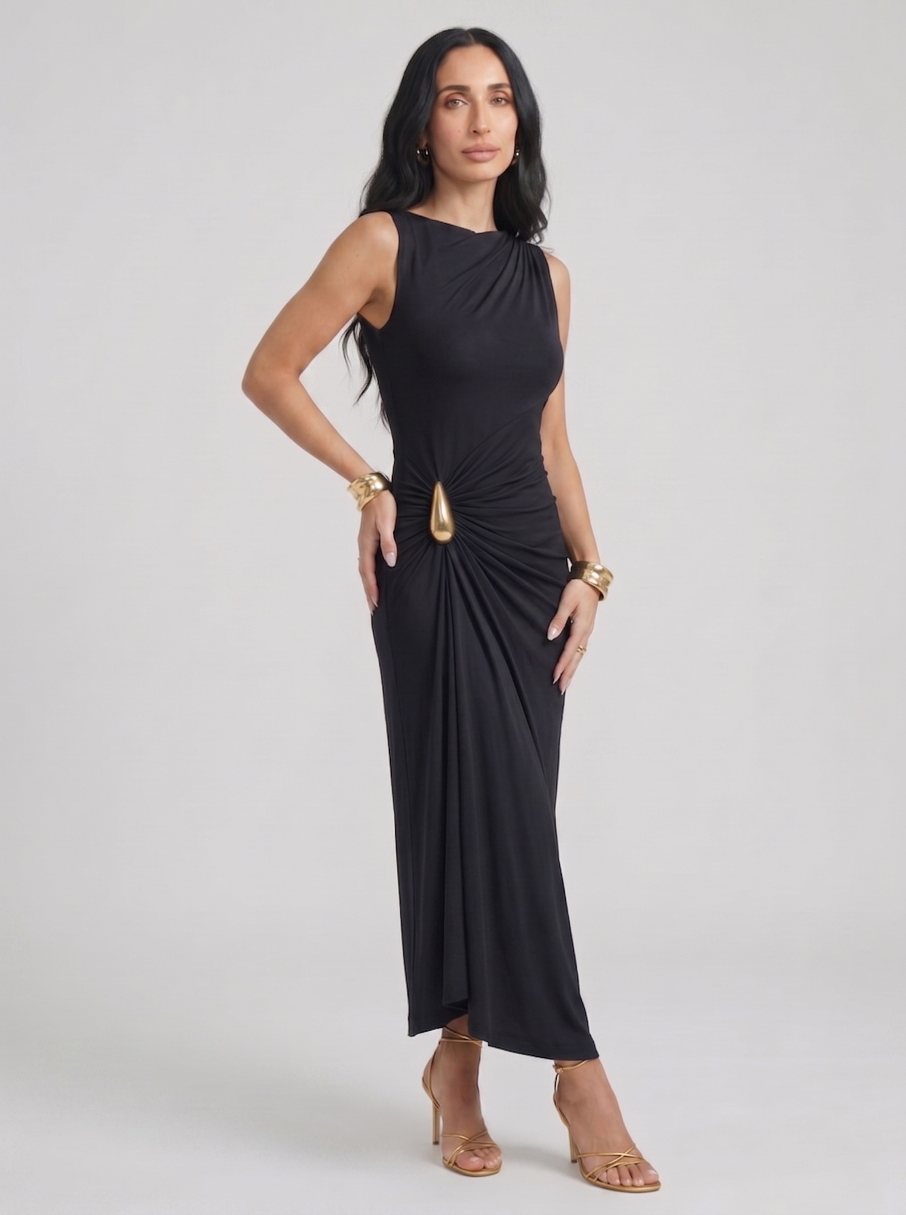 Cinthia | Vestido elegante con enganches dorados