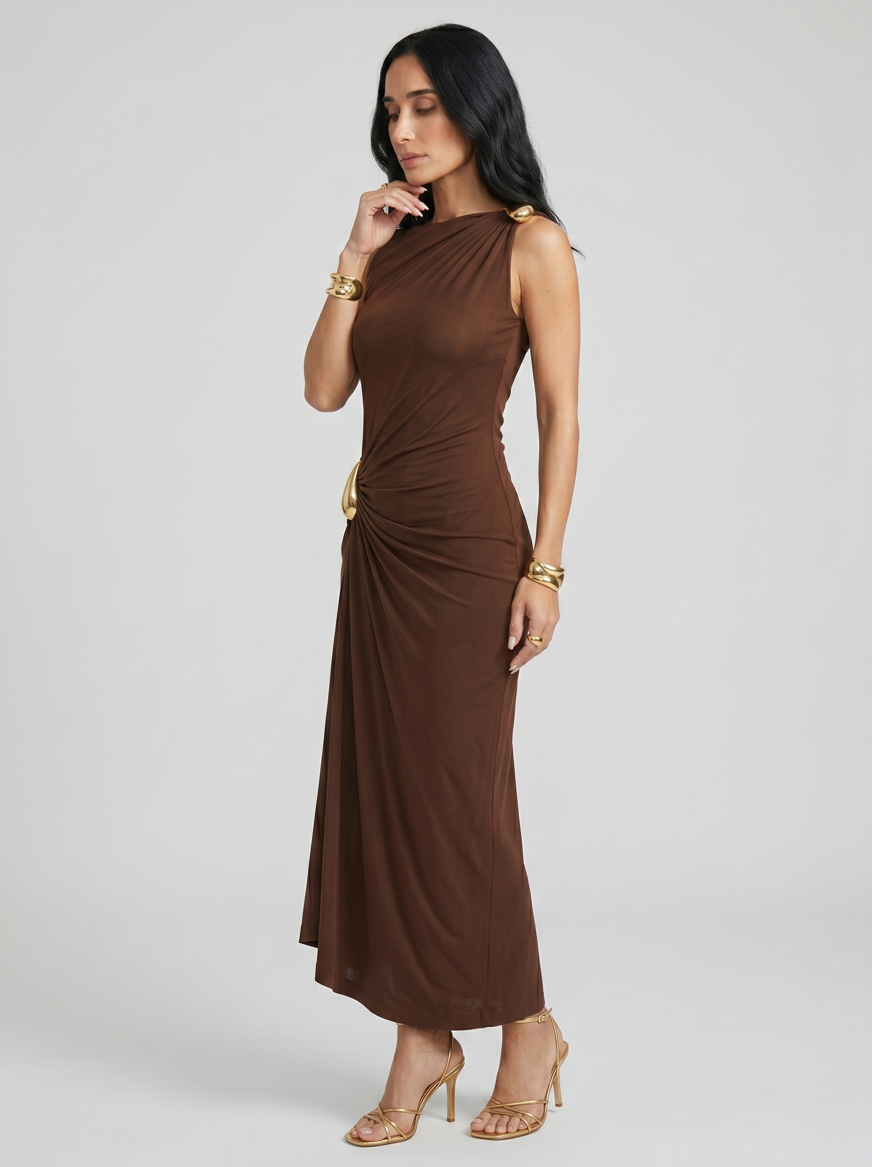 Cinthia | Vestido elegante con enganches dorados