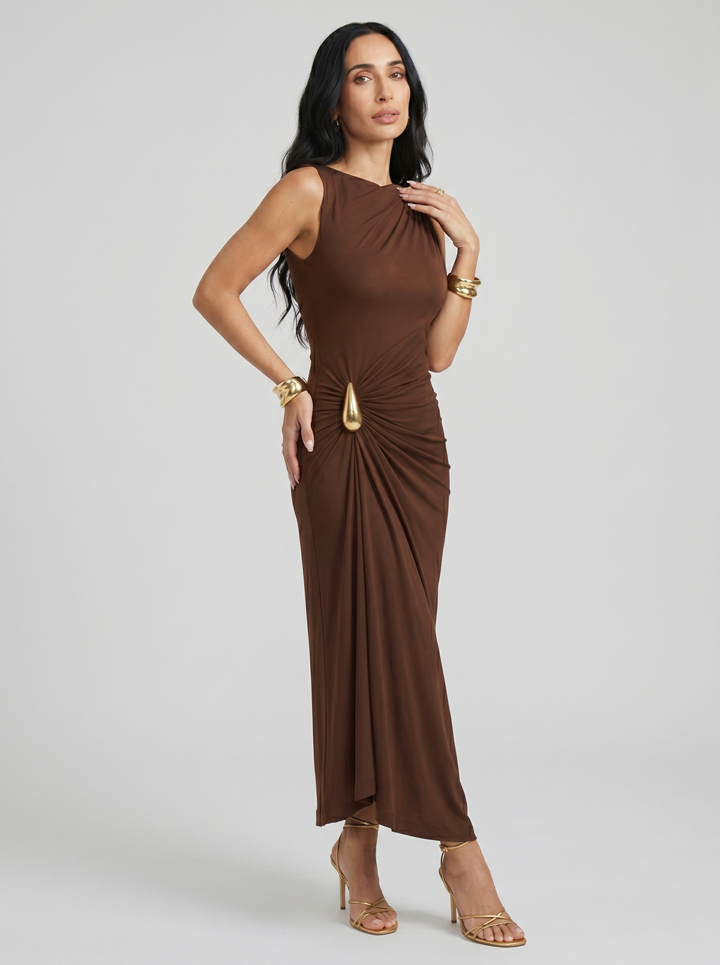 Cinthia | Vestido elegante con enganches dorados